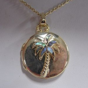 NWT Guiliana Mermaid Collection MOP inlay necklace